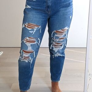 American Eagle Highrise Mom Jeans